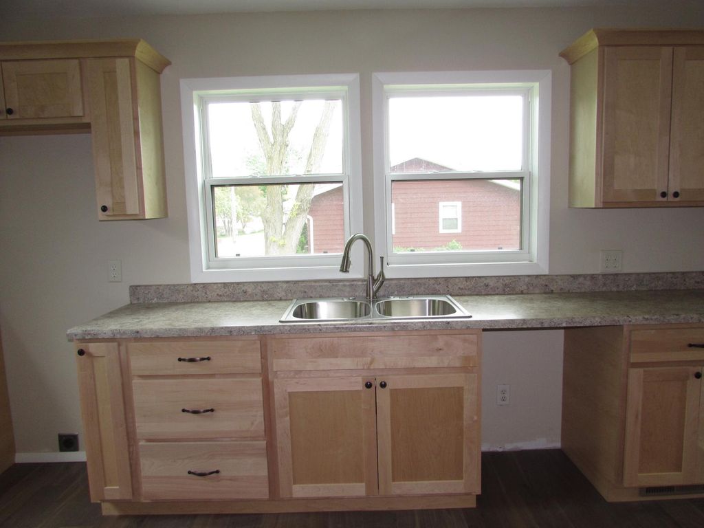 Photo of 402 W Main Street, Ceylon, MN 56121 (MLS # 7078923)