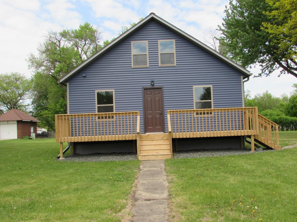 Photo of 402 W Main Street, Ceylon, MN 56121 (MLS # 7078923)