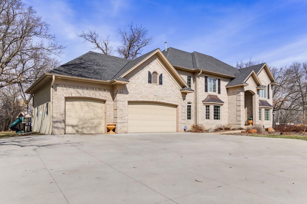 Photo of 2 Bent Tree Lane, North Oaks, MN 55127 (MLS # 7048437)