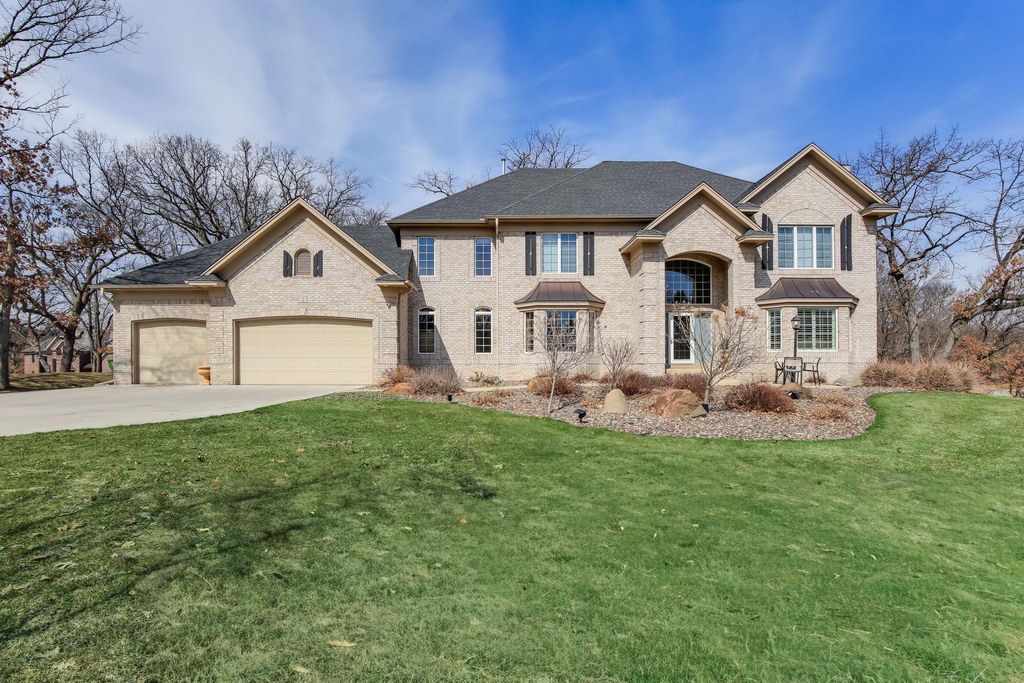Photo of 2 Bent Tree Lane, North Oaks, MN 55127 (MLS # 7048437)