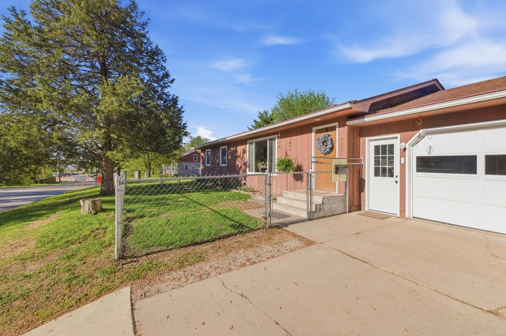 Photo of 605 10th Avenue NE, Brainerd, MN 56401 (MLS # 7077752)