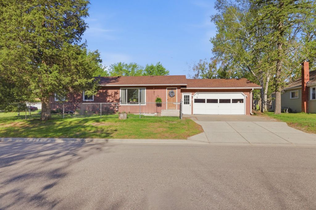 Photo of 605 10th Avenue NE, Brainerd, MN 56401 (MLS # 7077752)