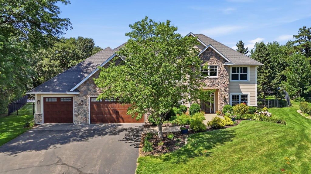 Photo of 869 Mendakota Court, Mendota Heights, MN 55120 (MLS # 7062441)