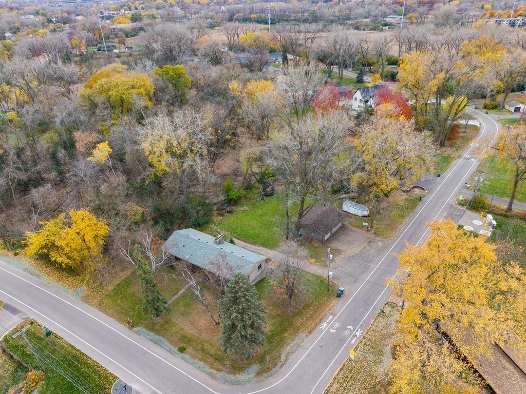 Photo of 115 Peninsula Road, Medicine Lake, MN 55441 (MLS # 6811562)