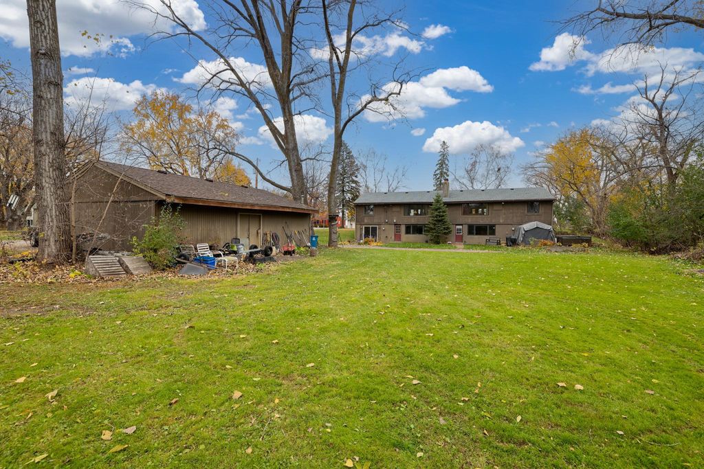 Photo of 115 Peninsula Road, Medicine Lake, MN 55441 (MLS # 6811562)