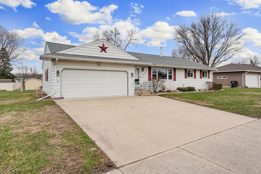 Photo of 2005 11th Street SW, Austin, MN 55912 (MLS # 7050704)