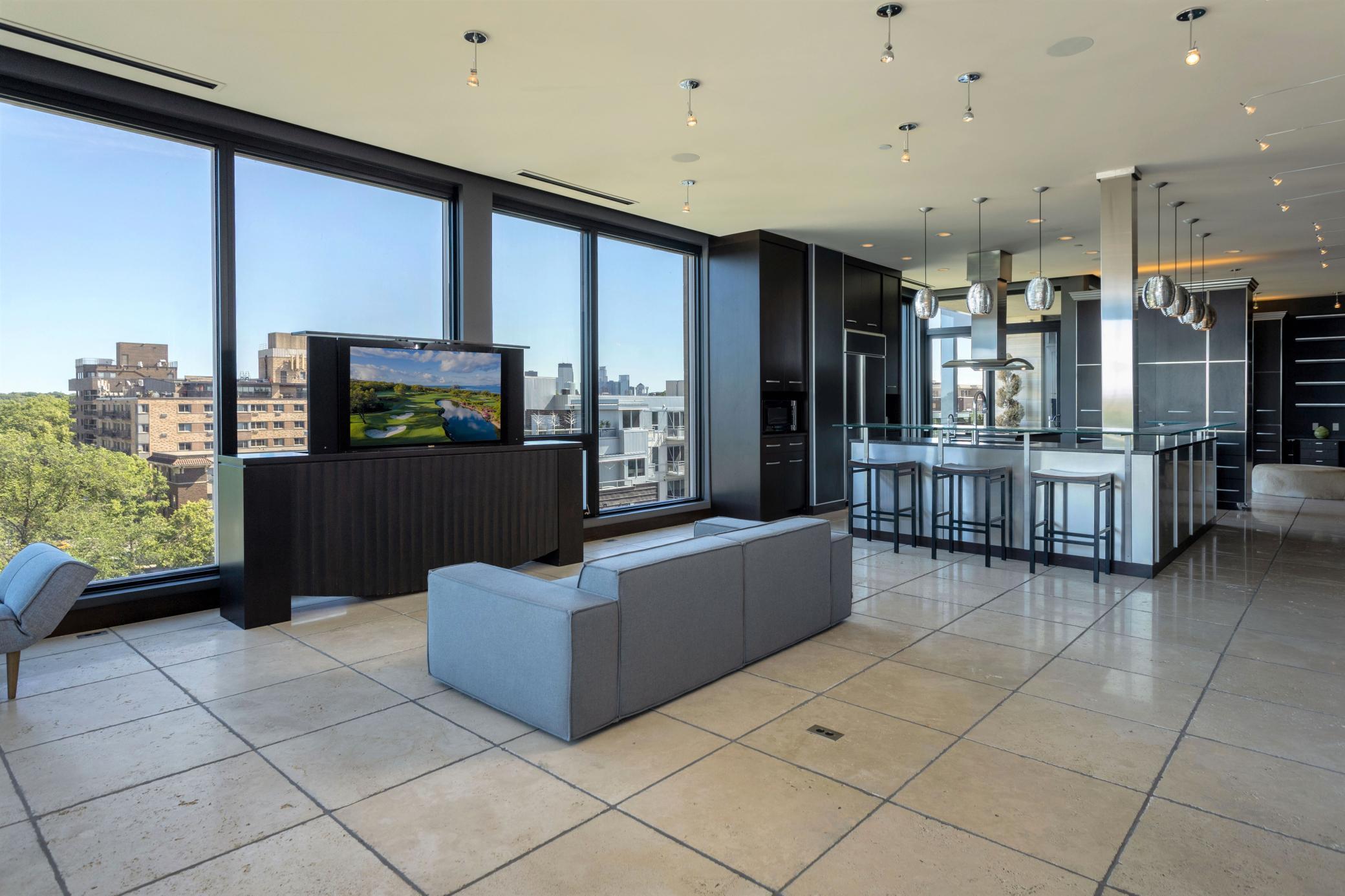1805 W Lake Street 502
