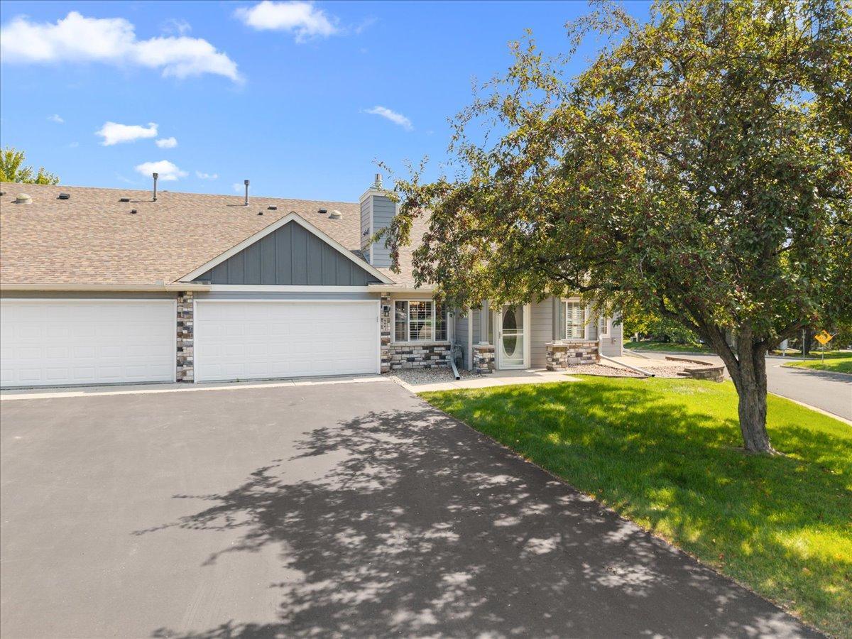 9961 Tamarack Cove