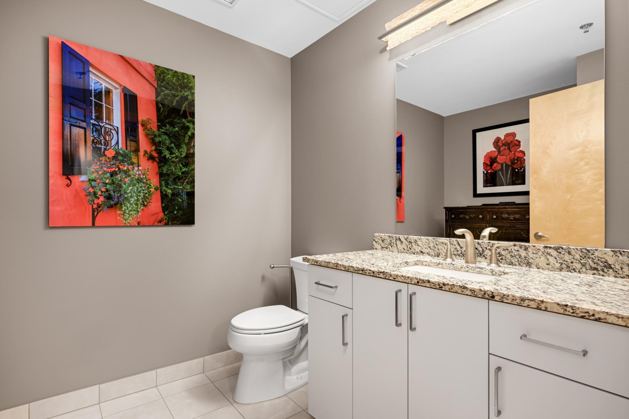 Minneapolis, Minnesota, 55415, United States, 3 Bedrooms Bedrooms, ,3 BathroomsBathrooms,Residential,Active,2025599