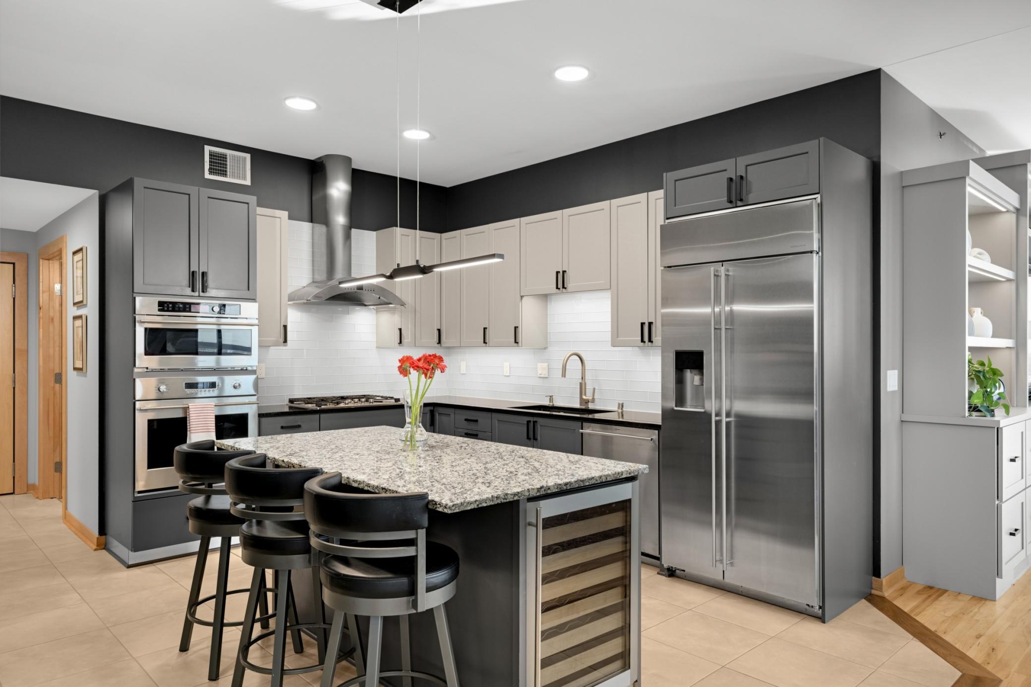 Minneapolis, Minnesota, 55415, United States, 3 Bedrooms Bedrooms, ,3 BathroomsBathrooms,Residential,Active,2025599