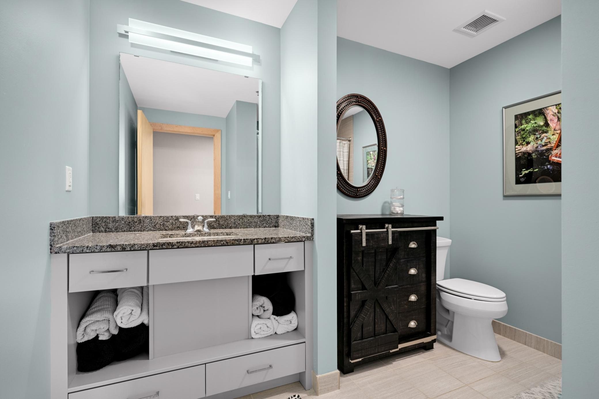 Minneapolis, Minnesota, 55415, United States, 3 Bedrooms Bedrooms, ,3 BathroomsBathrooms,Residential,Active,2025599