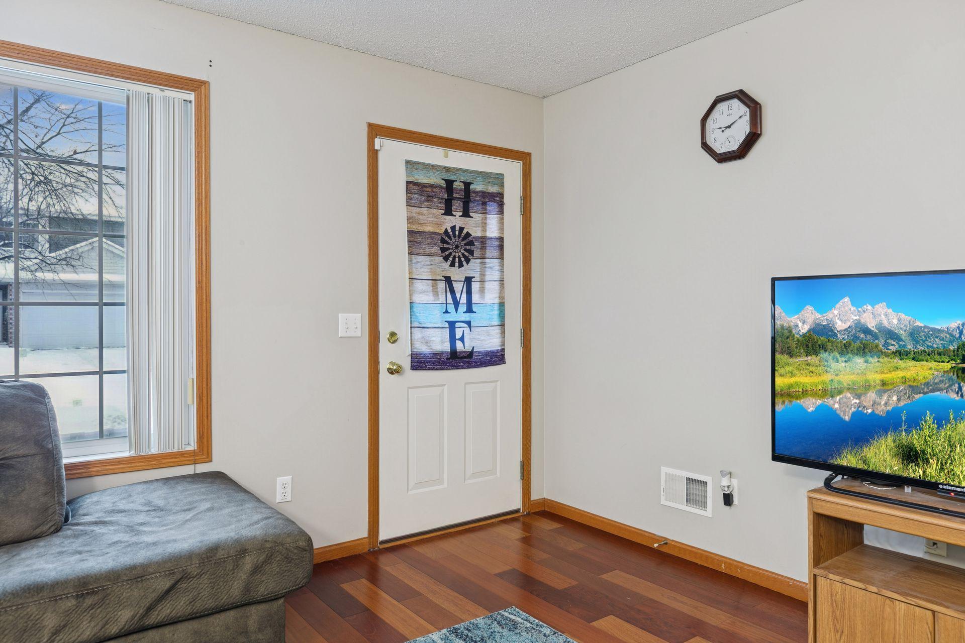 2085 Gresham Avenue N