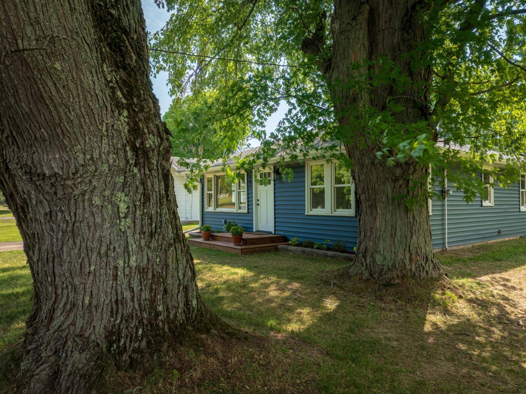 Photo of 101 Dunn Avenue N, Hinckley, MN 55037 (MLS # 7108215)