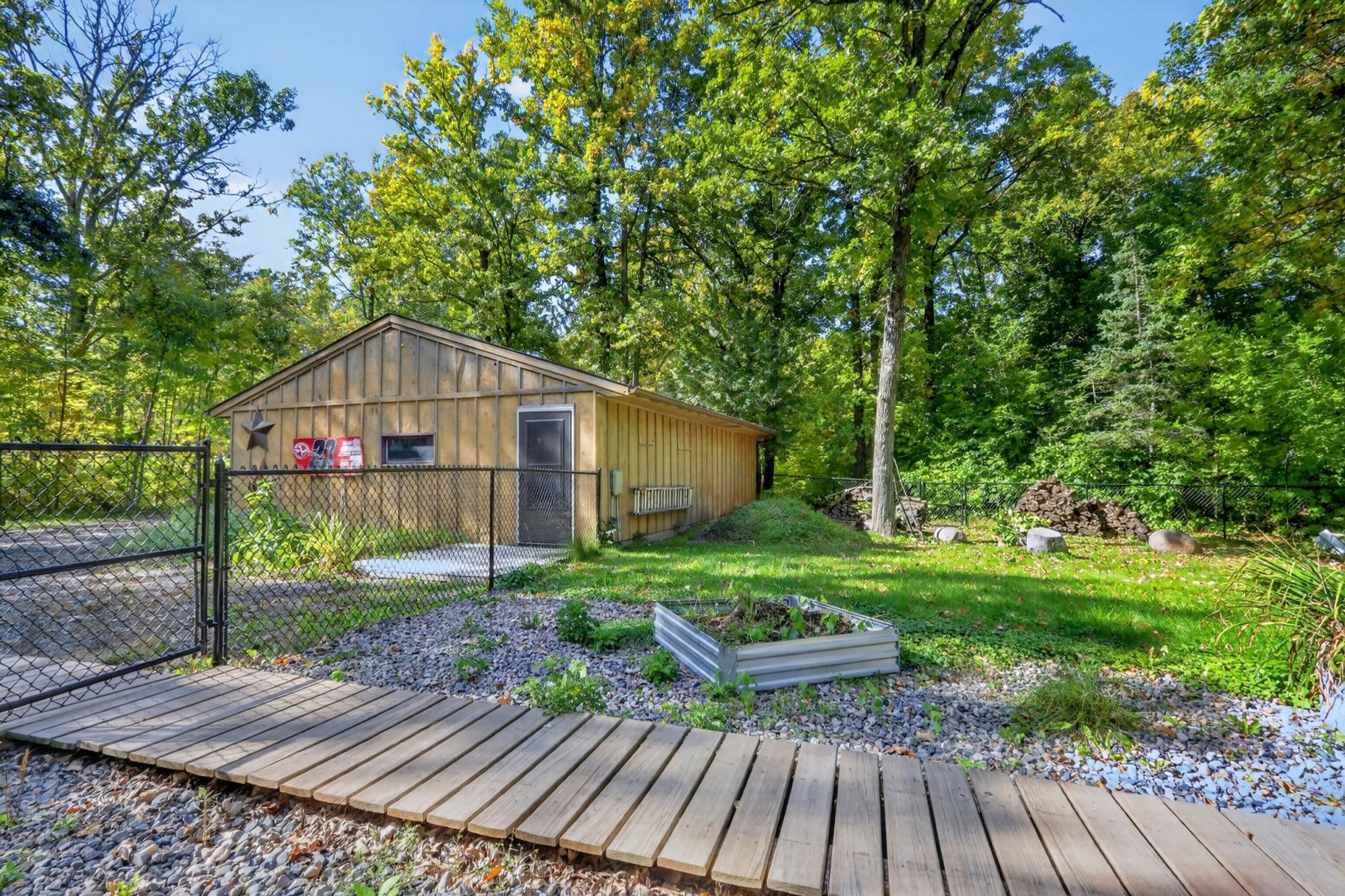 2016 Knollwood Drive