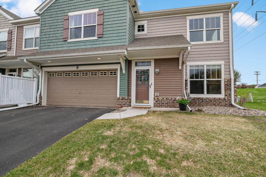 Photo of 1944 Commonwealth Boulevard #4, Chanhassen, MN 55317 (MLS # 7026071)