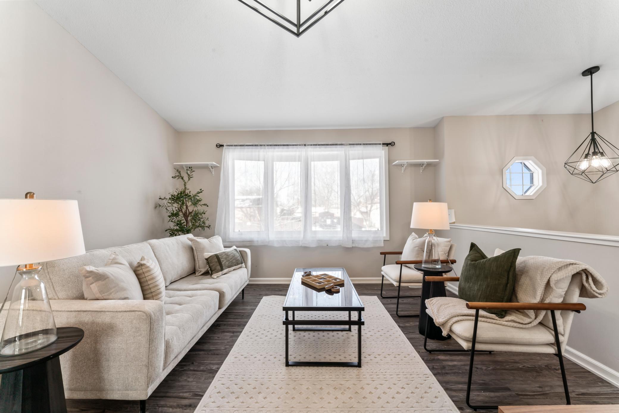 916 E Village Circle SE