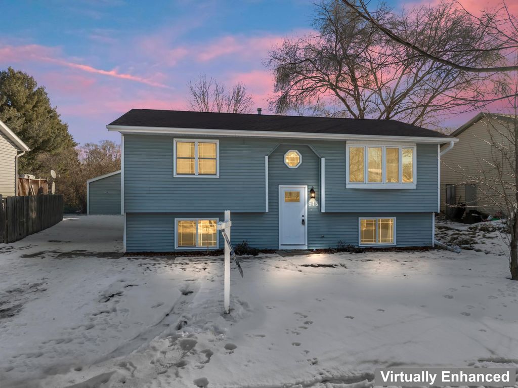 Photo of 916 E Village Circle SE, Rochester, MN 55904 (MLS # 6825017)