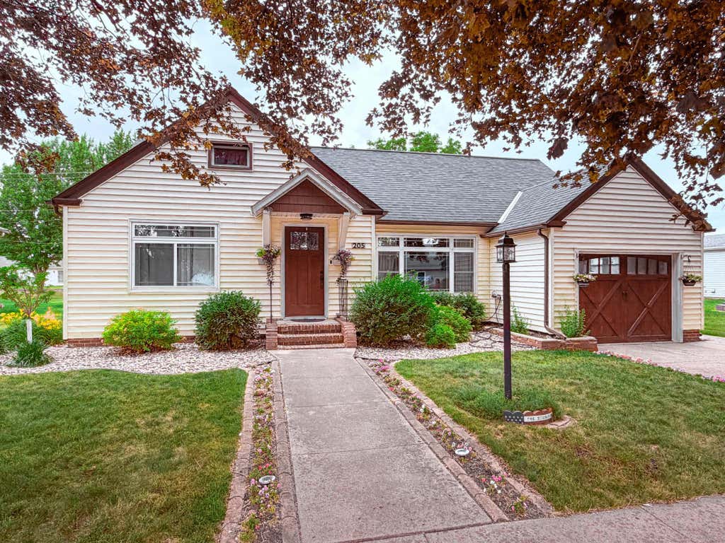 Photo of 205 Ash Street ST S, Comfrey, MN 56019 (MLS # 7101391)
