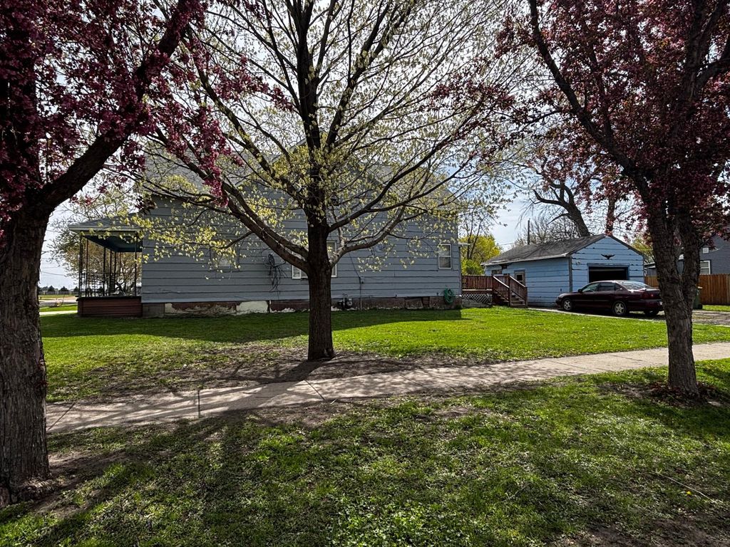 Photo of 904 4th Street SE, Pipestone, MN 56164 (MLS # 7067292)