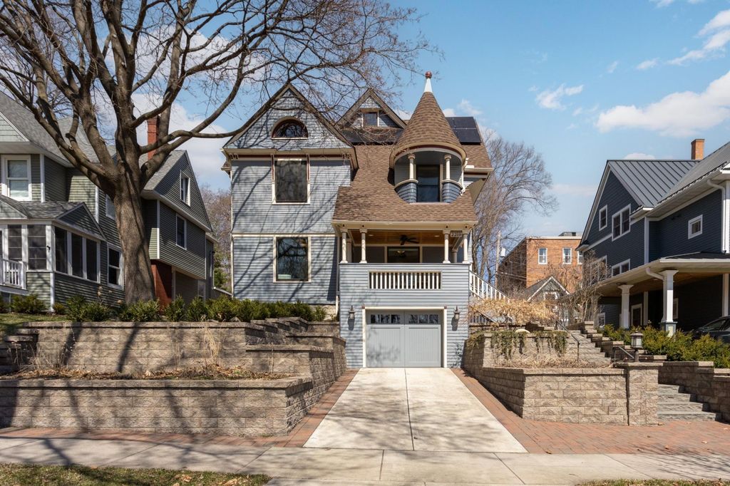 Photo of 2219 Knapp Street, Saint Paul, MN 55108 (MLS # 7051852)