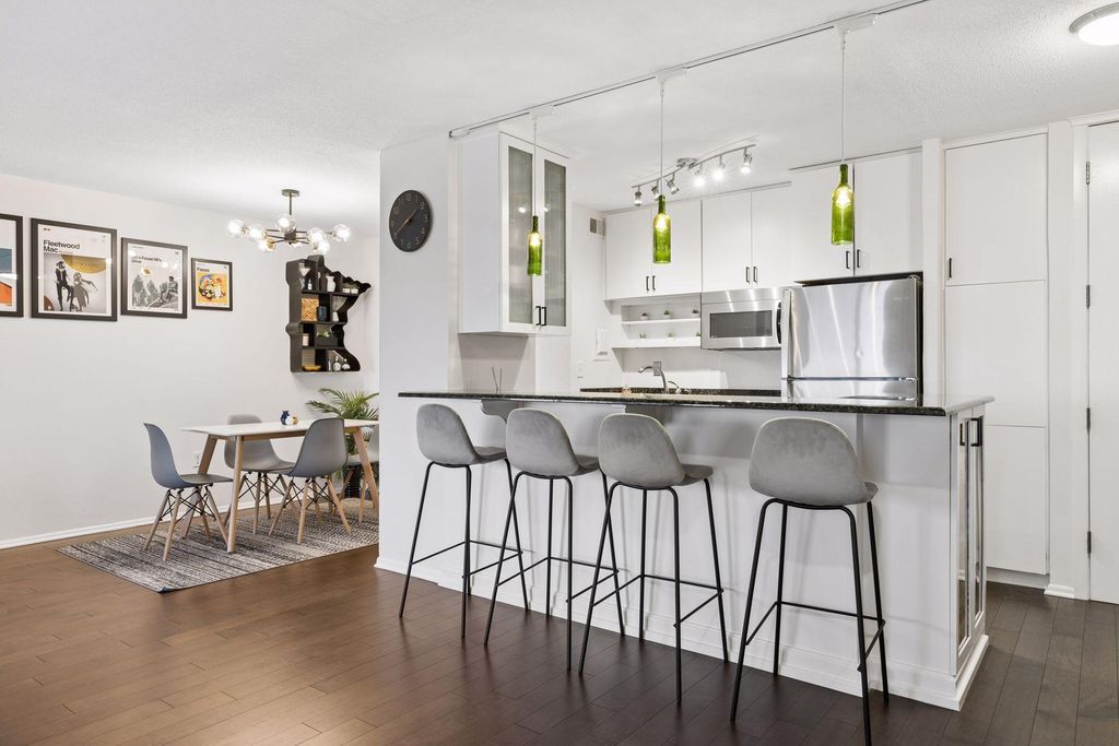 Photo of 400 Groveland Avenue #914, Minneapolis, MN 55403 (MLS # 7033680)