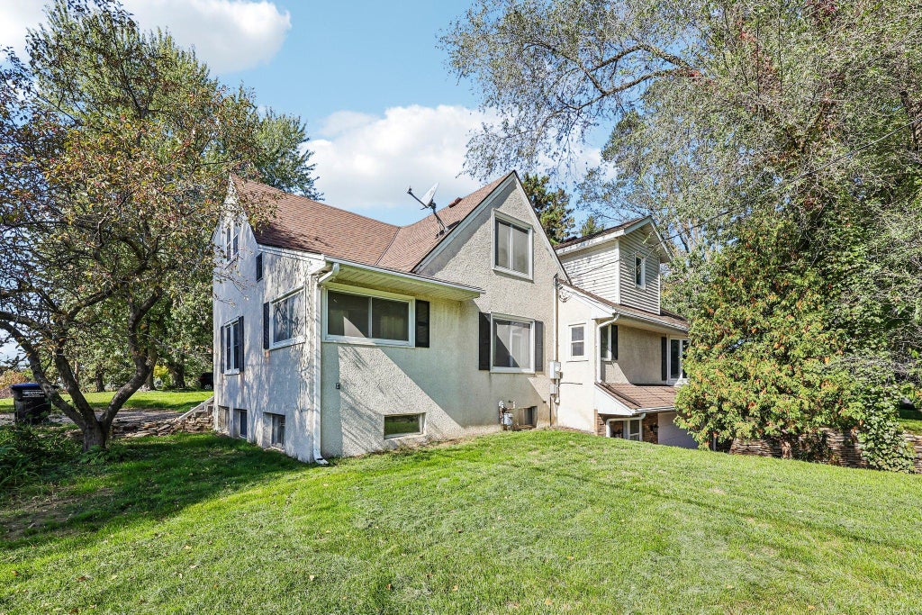Photo of 2347 Western Avenue N, Roseville, MN 55113 (MLS # 7156581)