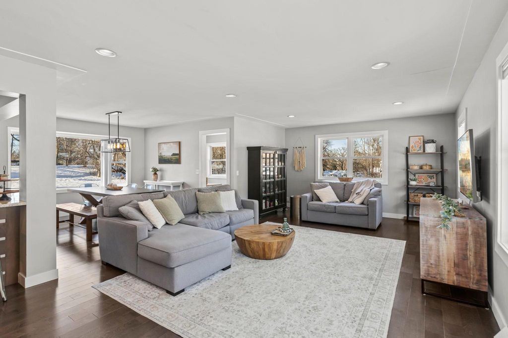 Photo of 605 Kingsview Lane N, Plymouth, MN 55447 (MLS # 7012864)