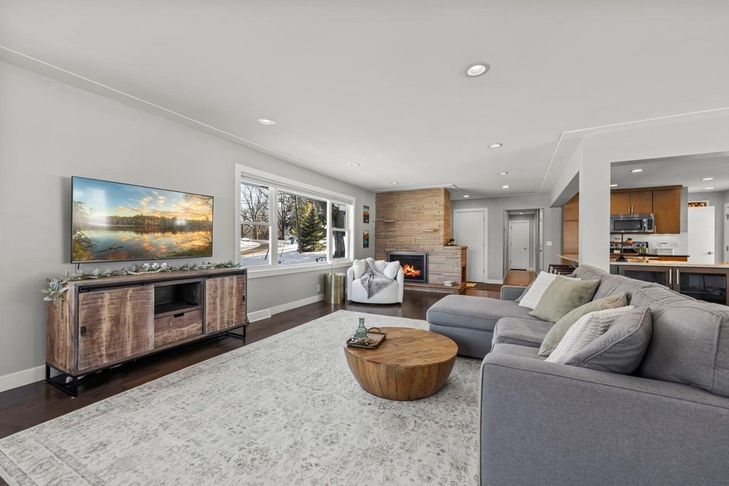 Photo of 605 Kingsview Lane N, Plymouth, MN 55447 (MLS # 7012864)