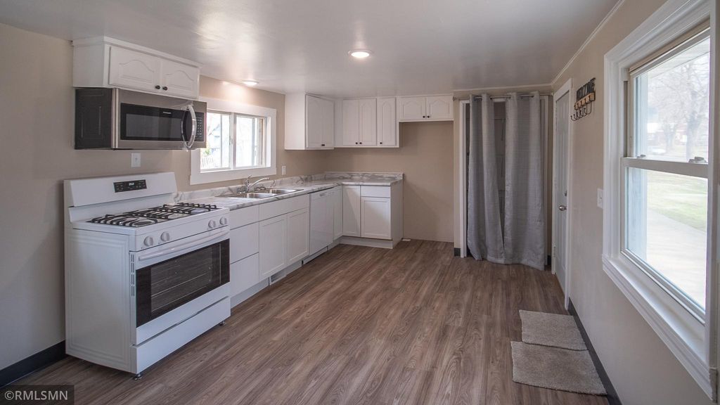 Photo of 323 7th Avenue SE, Rochester, MN 55904 (MLS # 7050354)