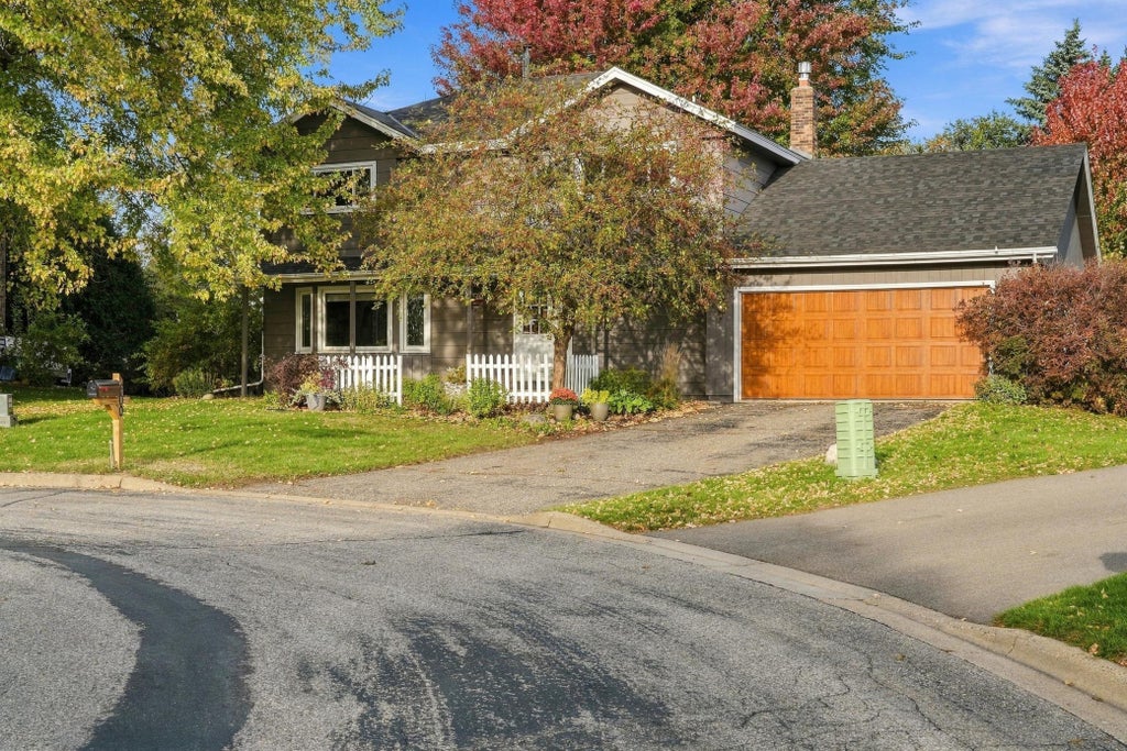 Photo of 600 Chicago Drive, Burnsville, MN 55306 (MLS # 7164661)