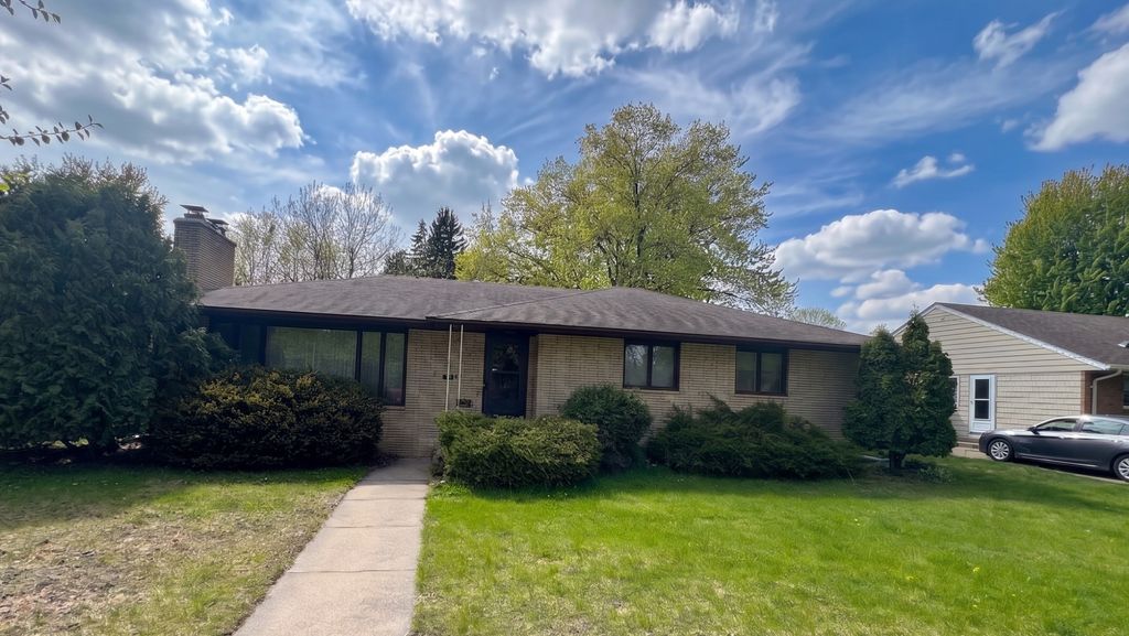 Photo of 4517 Beard Avenue N, Robbinsdale, MN 55422 (MLS # 7072603)
