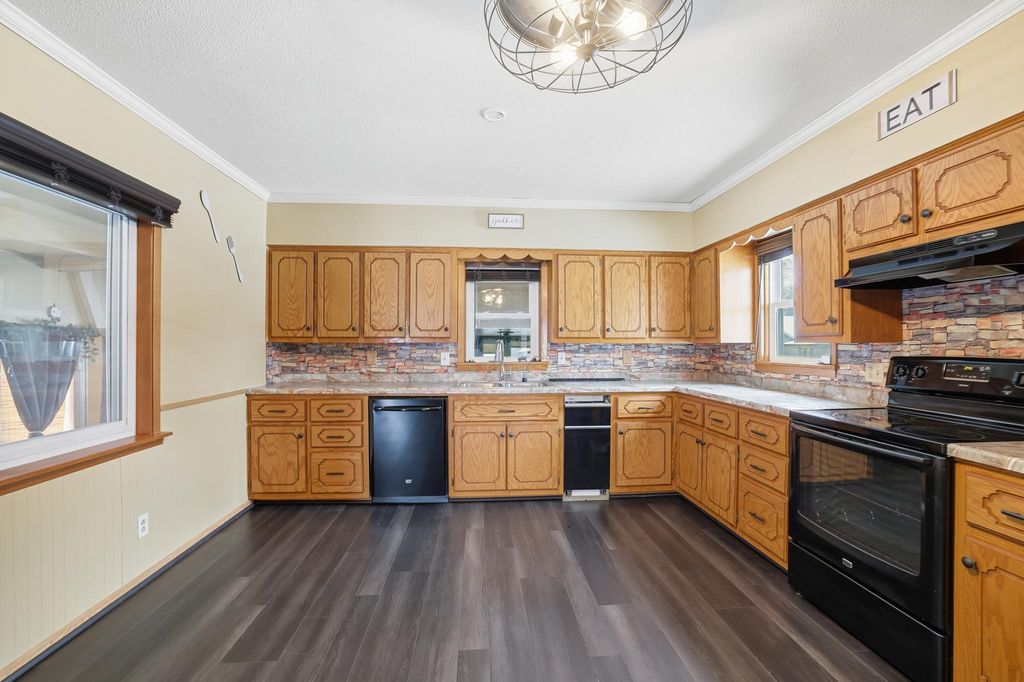 Photo of 627 S Litchfield Avenue, Litchfield, MN 55355 (MLS # 7003300)