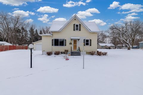 Photo of 627 S Litchfield Avenue, Litchfield, MN 55355 (MLS # 7003300)