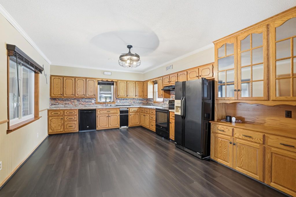 Photo of 627 S Litchfield Avenue, Litchfield, MN 55355 (MLS # 7003300)