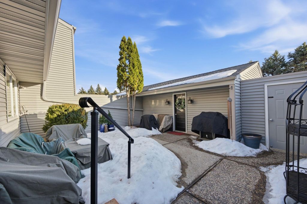 Photo of 2648 Mackubin Street, Roseville, MN 55113 (MLS # 7018709)