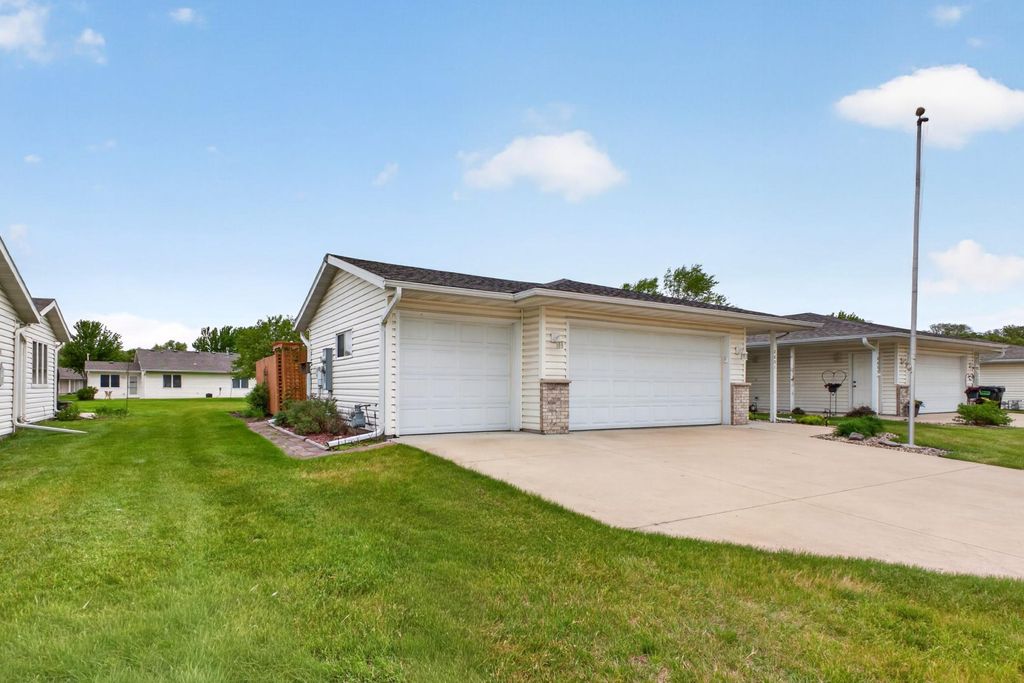 Photo of 2031 Pinewood Road SE, Rochester, MN 55904 (MLS # 7078134)