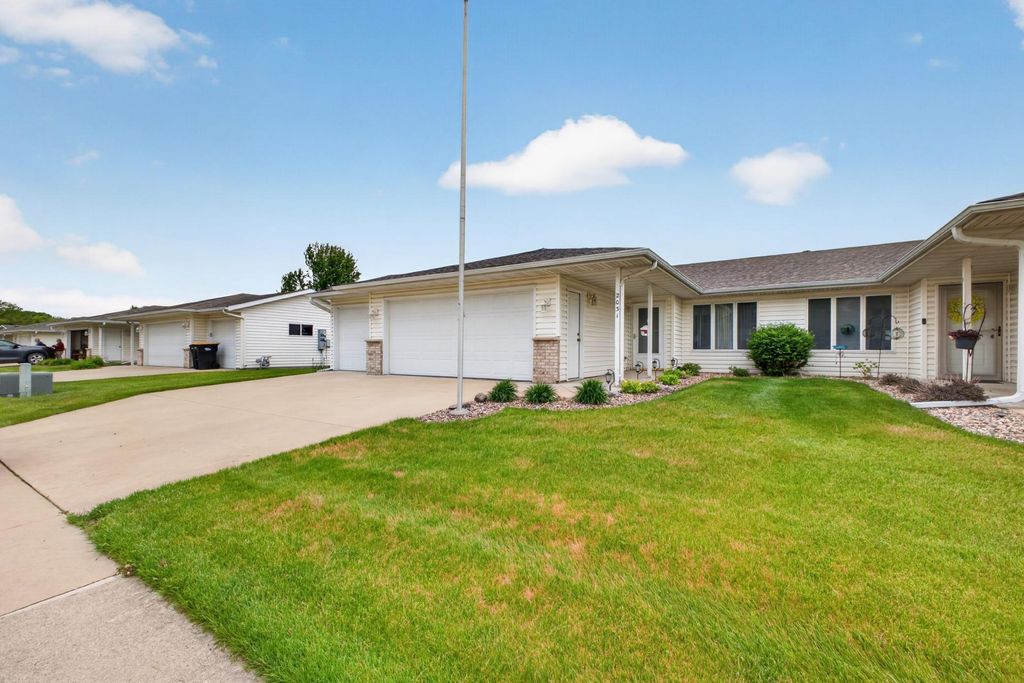 Photo of 2031 Pinewood Road SE, Rochester, MN 55904 (MLS # 7078134)