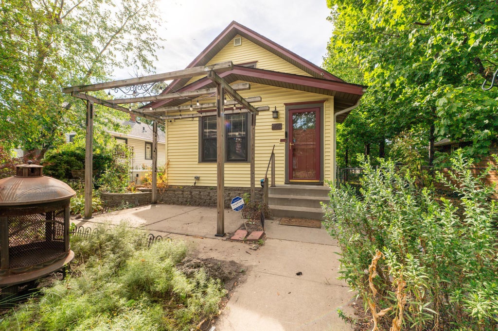 Photo of 4543 Oliver Avenue N, Minneapolis, MN 55412 (MLS # 7091122)