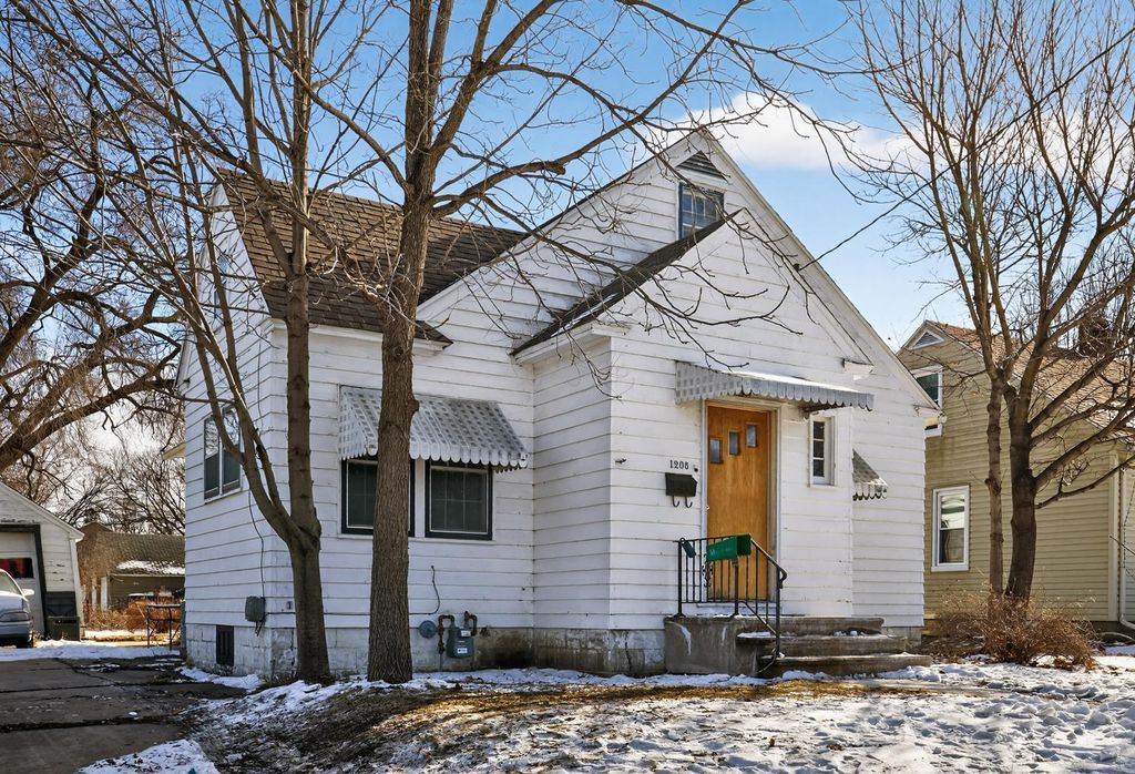 Photo of 1208 4th Avenue SE, Rochester, MN 55904 (MLS # 7014750)