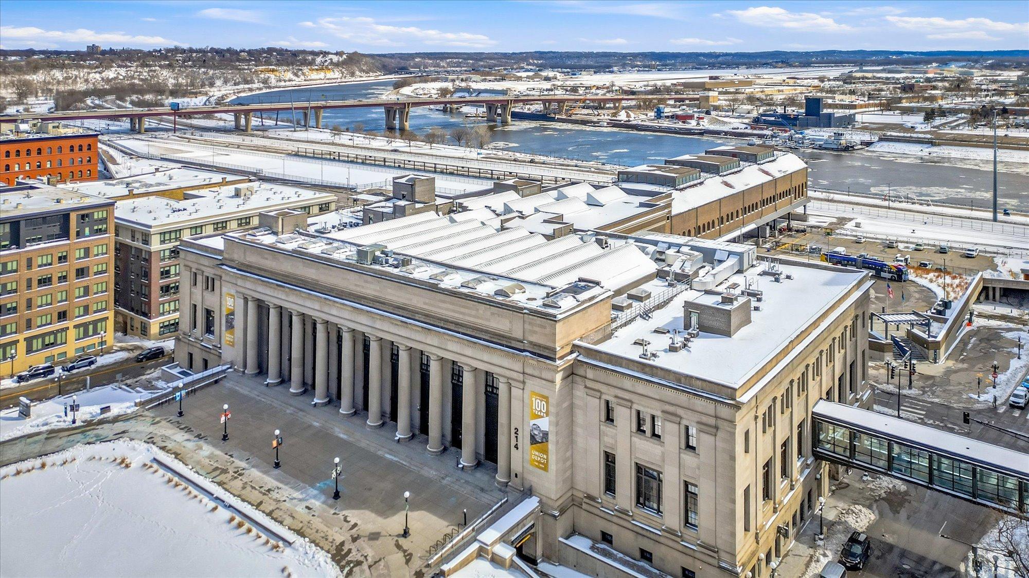 214 4th Street E 213