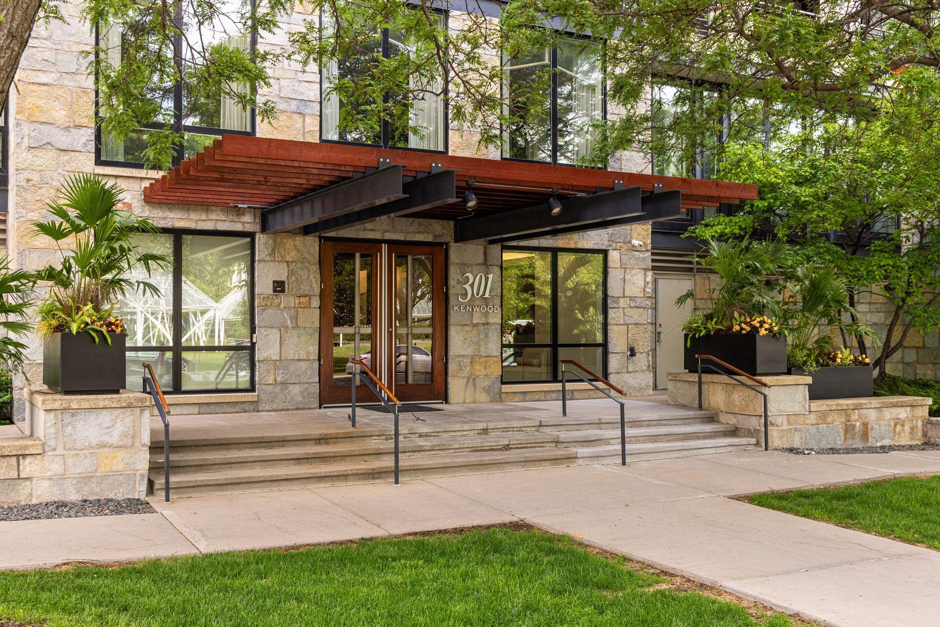 301 Kenwood Parkway 302