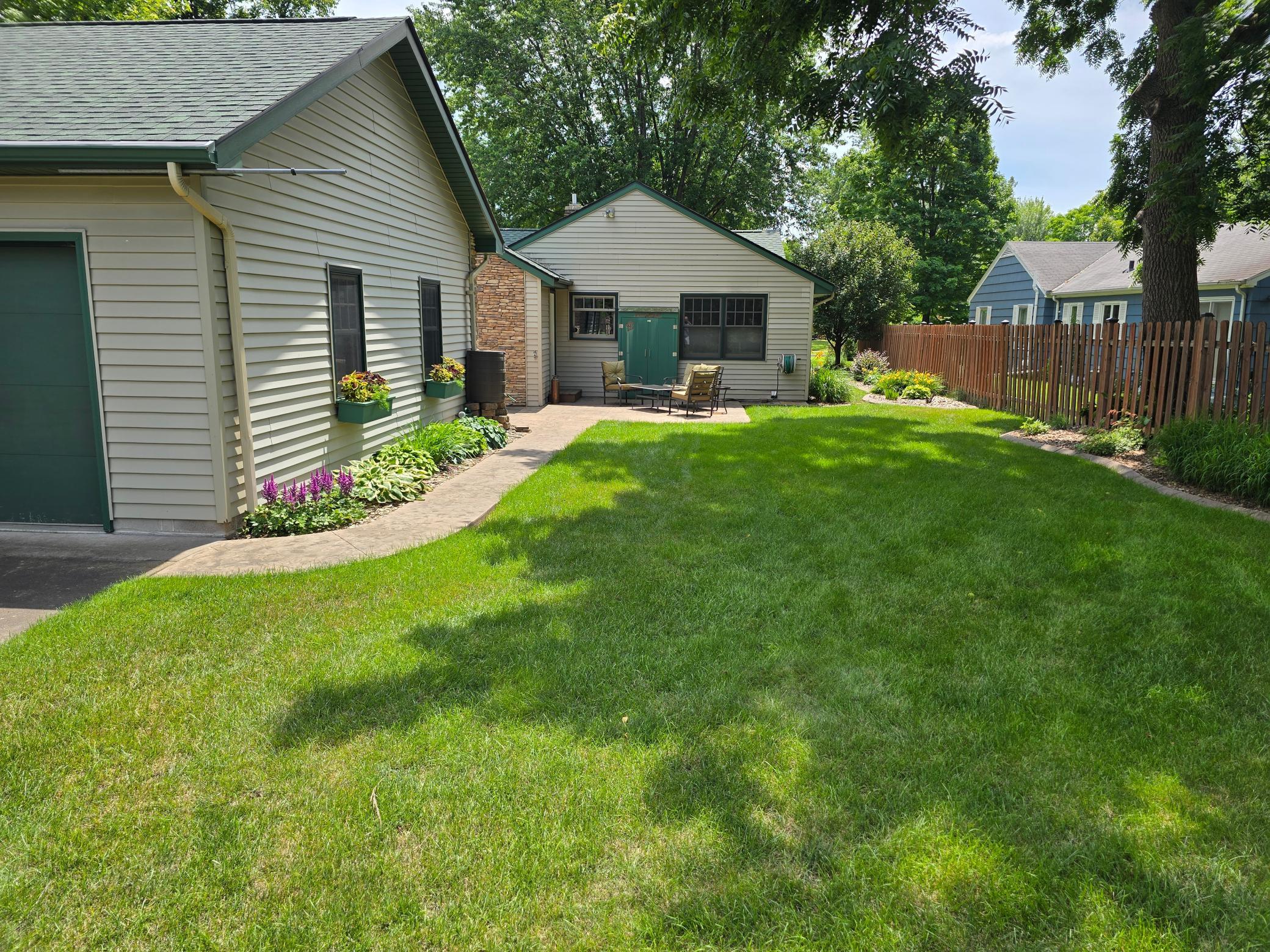 493 Wheelock Parkway W