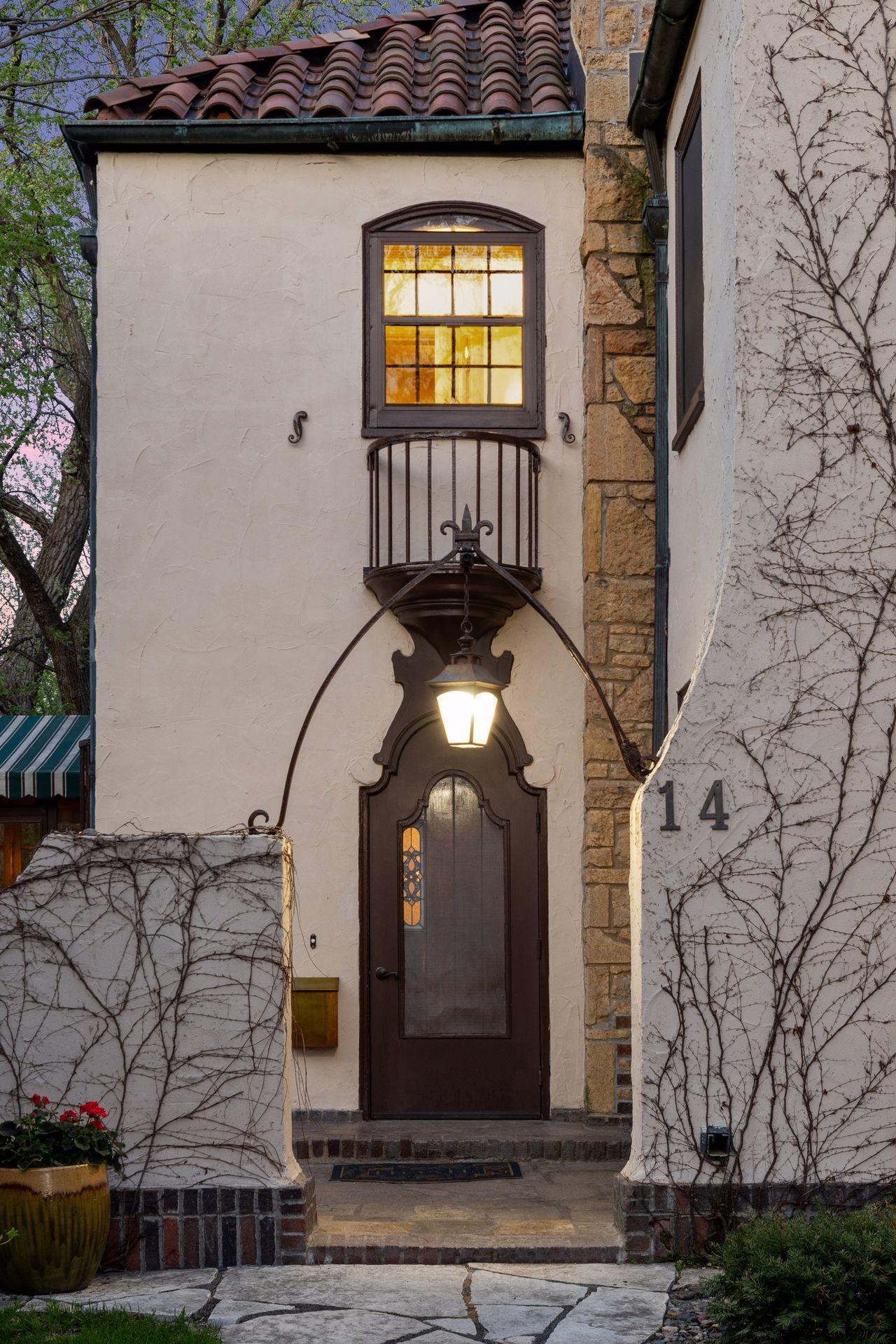 14 Benhill Road