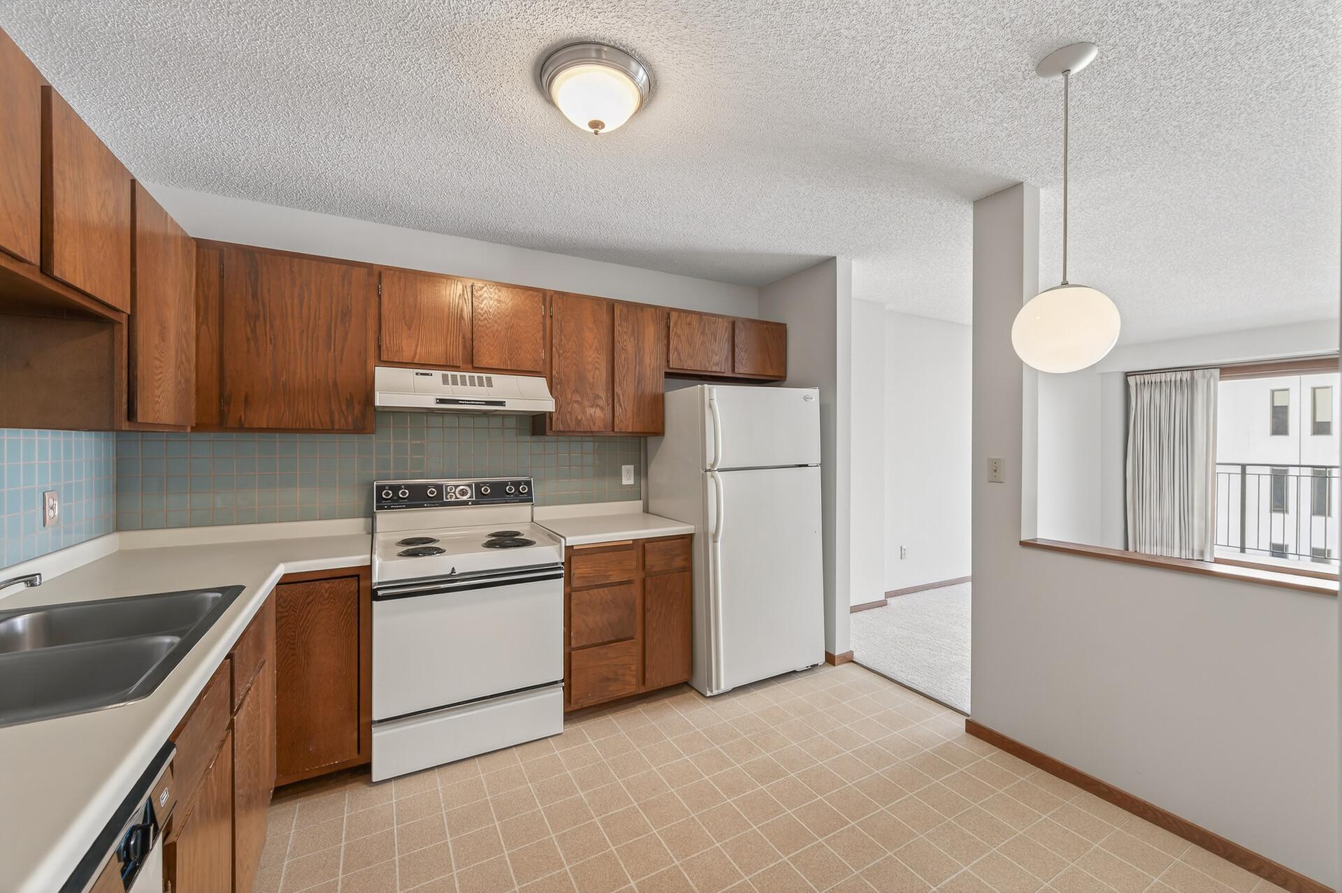 121 Washington Avenue S 1613