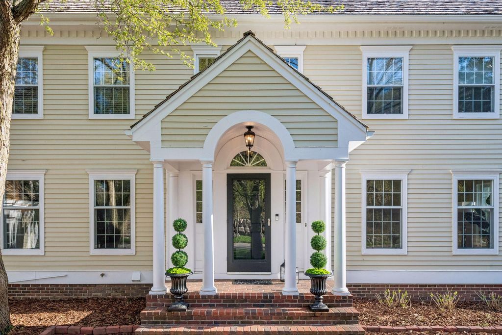 Photo of 19515 Waterford Place, Excelsior, MN 55331 (MLS # 6774245)