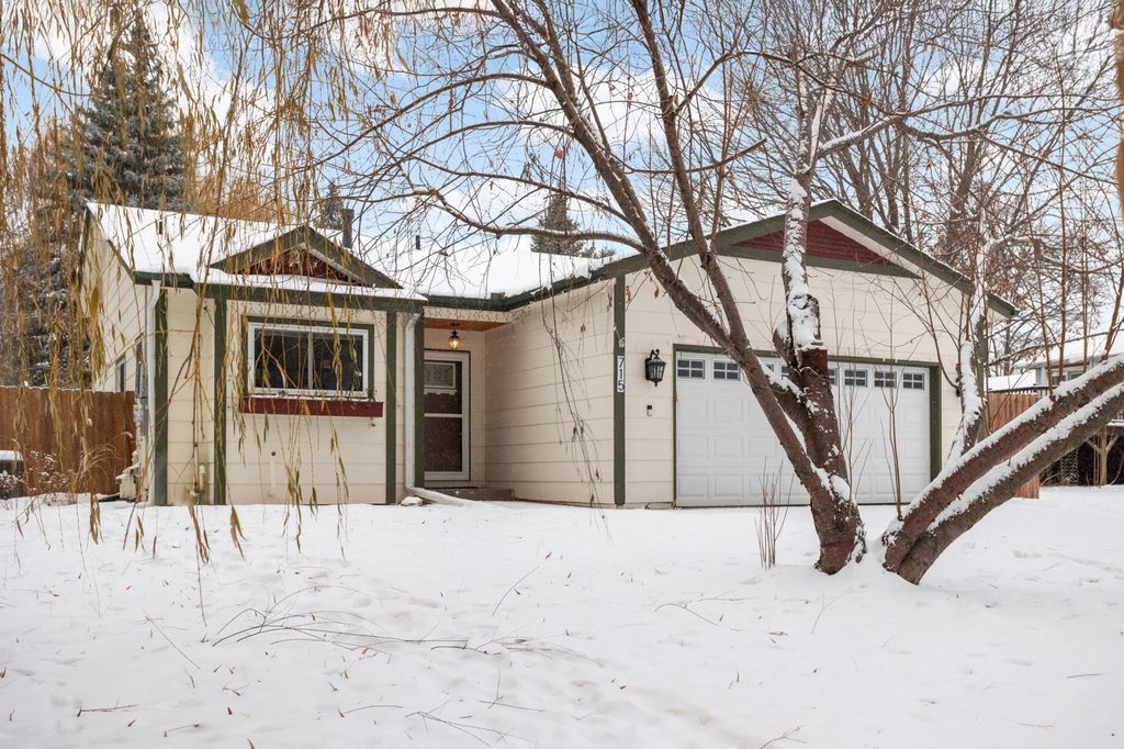 Photo of 715 Liberty Heights Drive, Chaska, MN 55318 (MLS # 6816253)