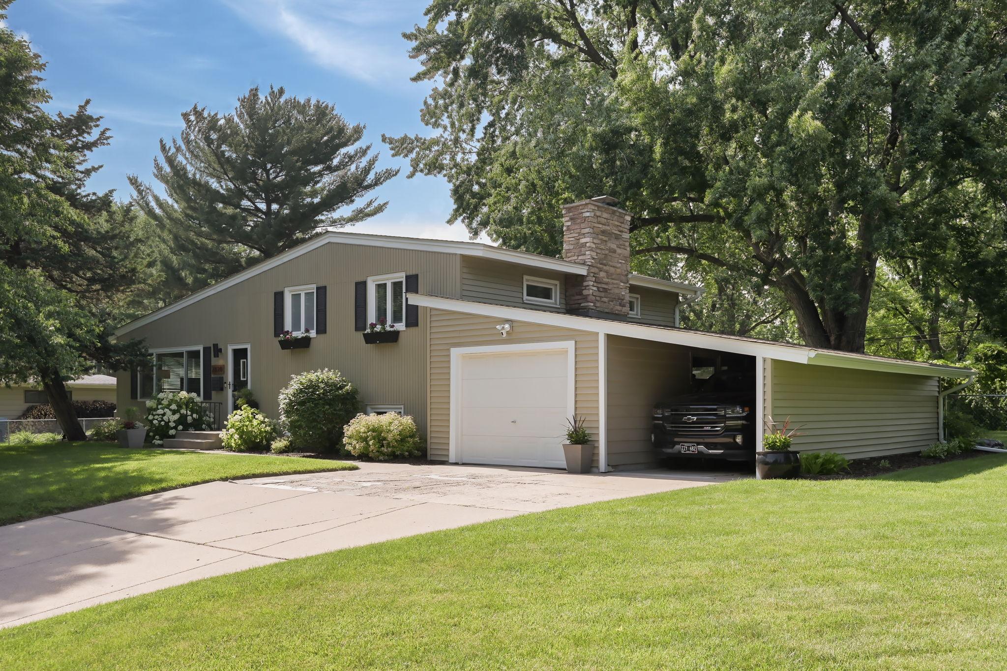 2820 Overlook Drive