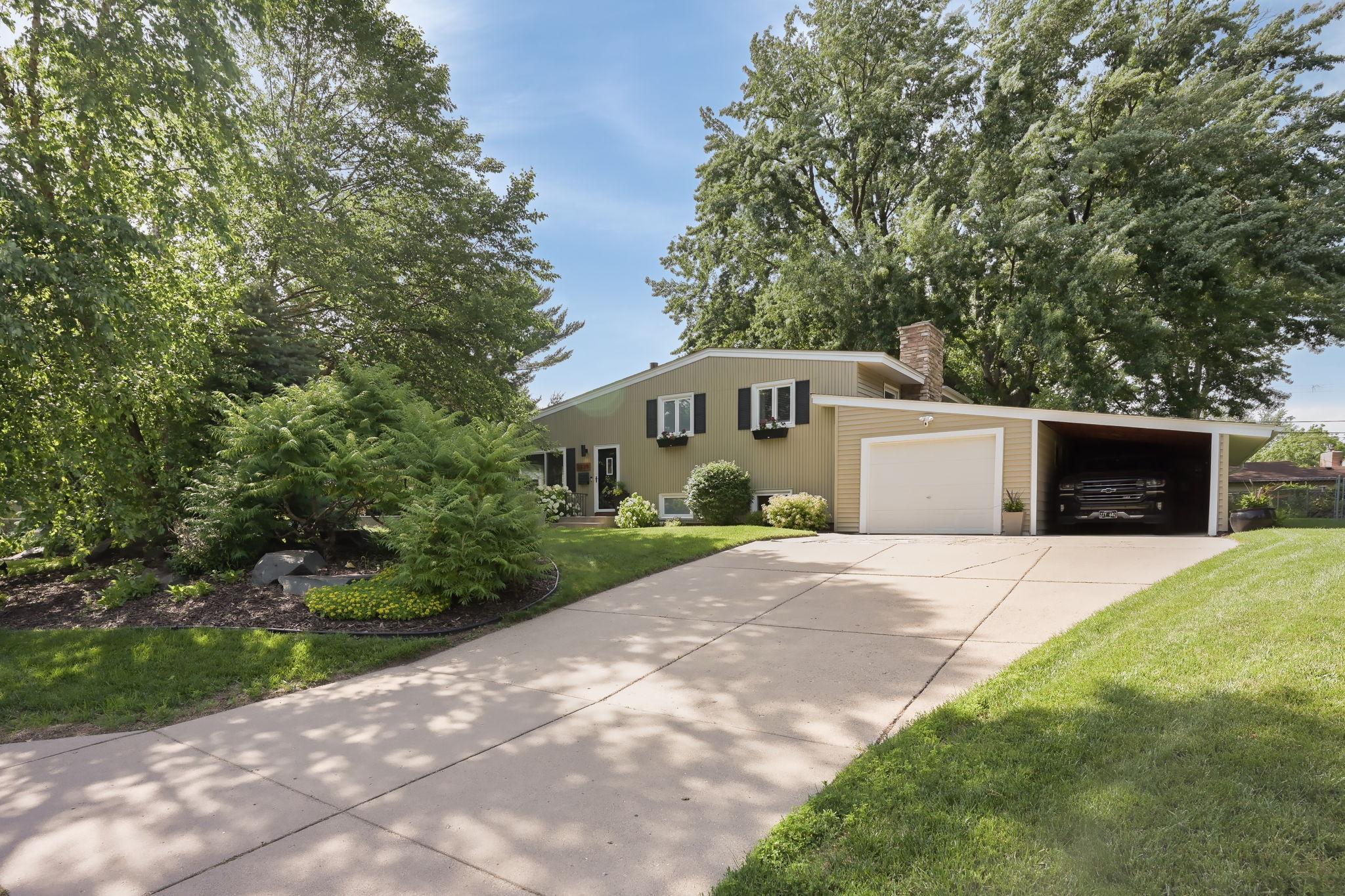 2820 Overlook Drive