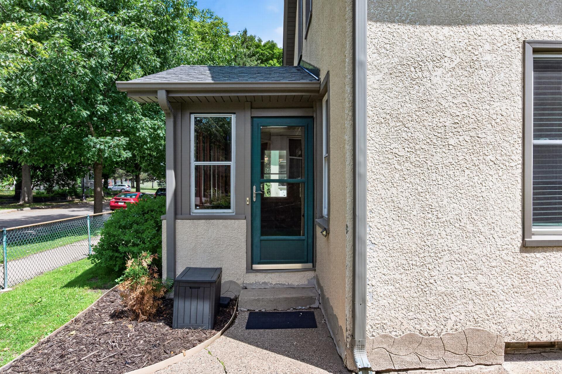 998 Woodbridge Street