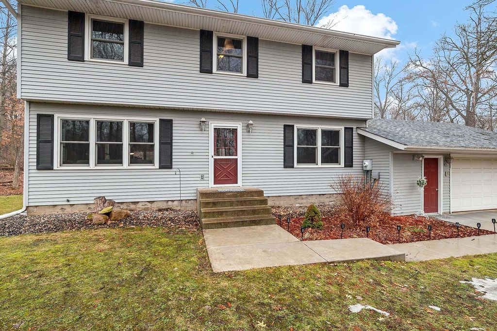 Photo of 1320 Norcrest Avenue N, Stillwater, MN 55082 (MLS # 7029338)